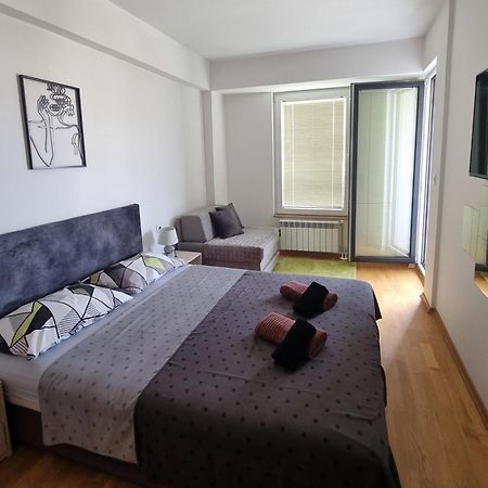 Modern & Trendy Apartment Скопье Экстерьер фото