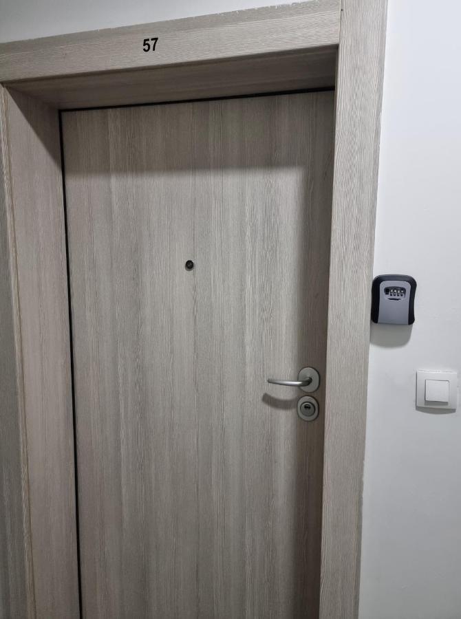 Modern & Trendy Apartment Скопье Экстерьер фото