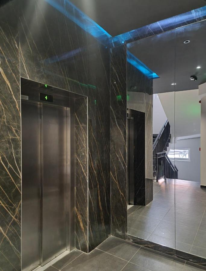 Modern & Trendy Apartment Скопье Экстерьер фото